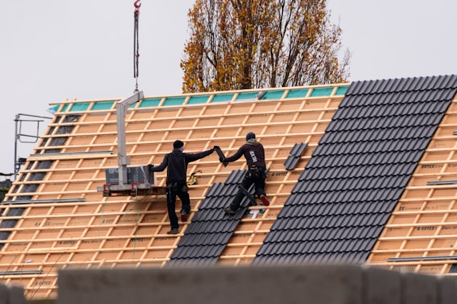 What to Expect During a New Roof Construction Project